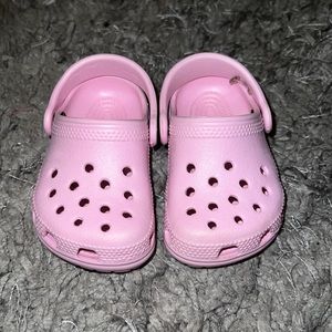 Pink crocs 2/3c